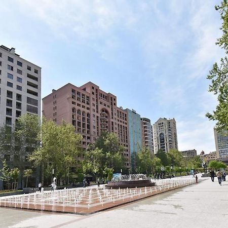 74/3New Building In The Center Of The Capital Apartman Jereván Kültér fotó