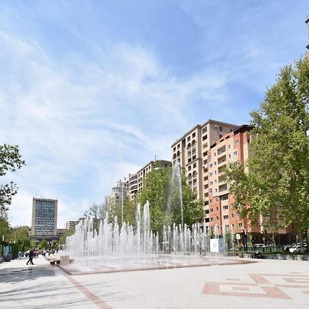 74/3New Building In The Center Of The Capital Apartman Jereván Kültér fotó
