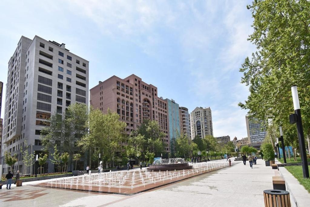 74/3New Building In The Center Of The Capital Apartman Jereván Kültér fotó