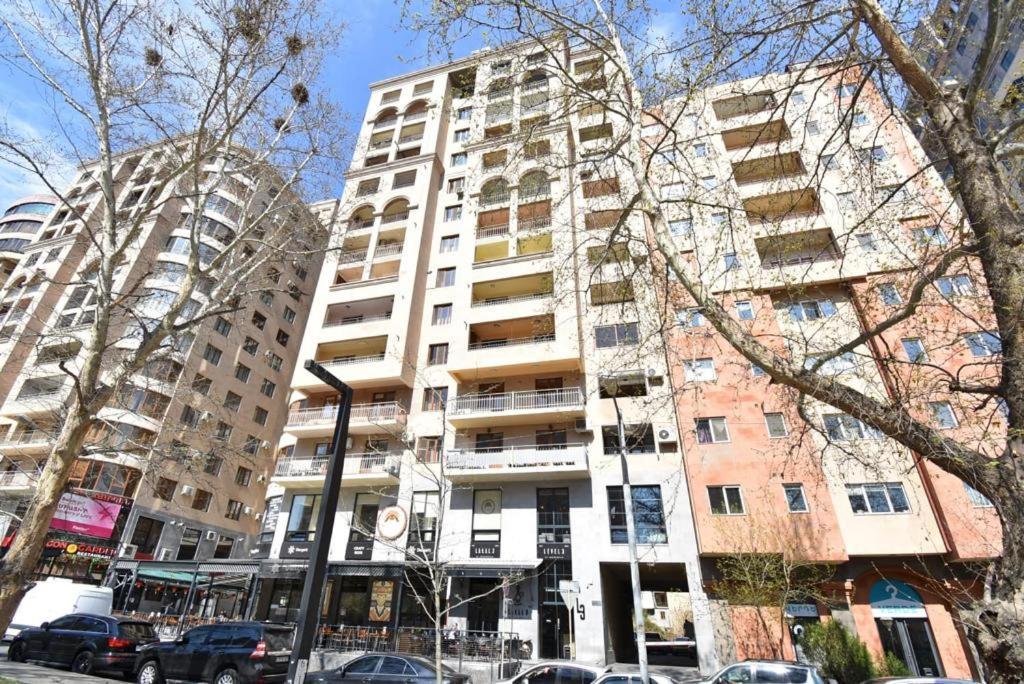 74/3New Building In The Center Of The Capital Apartman Jereván Kültér fotó