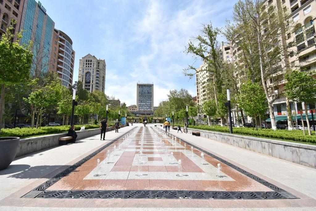 74/3New Building In The Center Of The Capital Apartman Jereván Kültér fotó